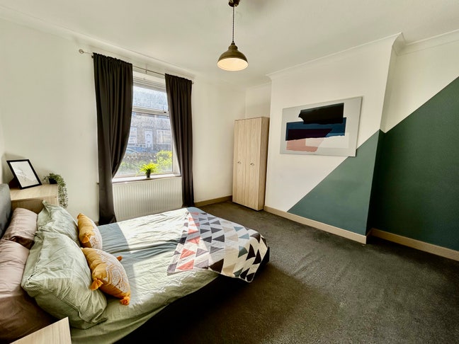 Two Modern Rooms with Ensuite Main Photo