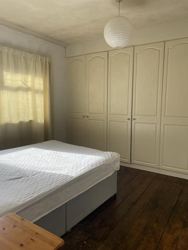 Spacious double  room in leafy area of Prestwich Main Photo