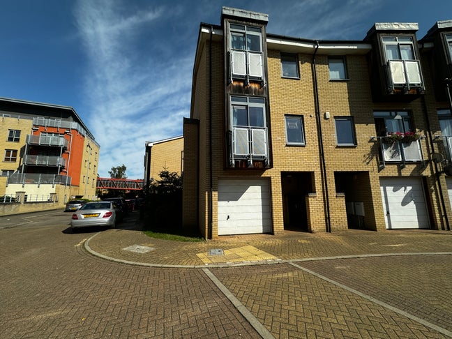 Large Double Bedroom -Train Station CB1 Rustat Ave Main Photo