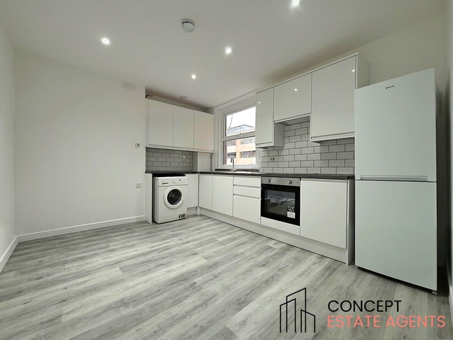 3 bed flat on Walworth Road, Elephant and Castle Main Photo