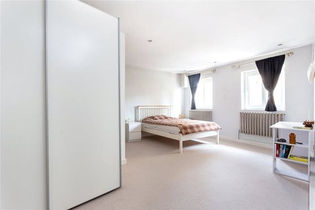 Spacious Ensuite Room in Modern 2-Bed Flat – E2 7S Main Photo