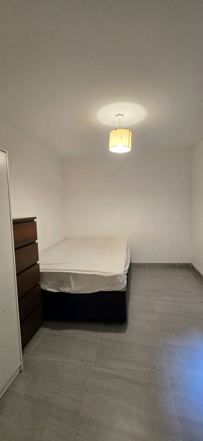 Large Double rooms in Clean Flat  Main Photo