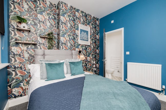 Stunning Ensuite Rooms Just off Town Centre Main Photo