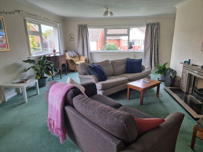 3 Months - Furnished, detached 2-bed central Ely Main Photo