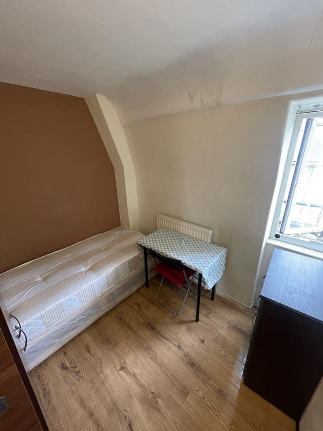 1 Single & 1 Double Room Near Whitechapel Main Photo