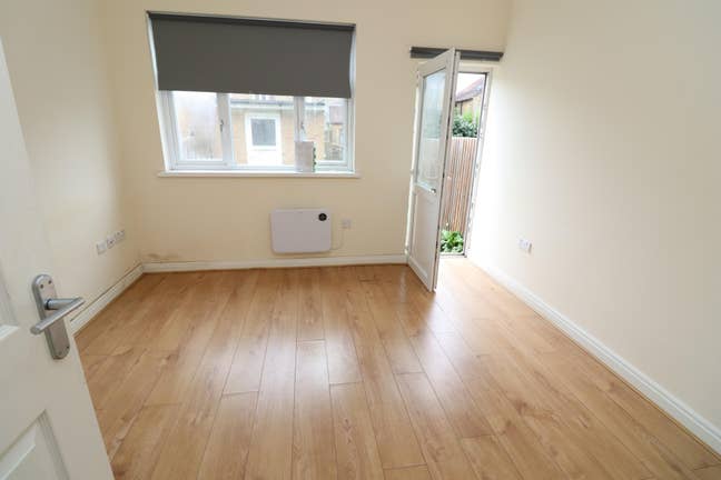 Affordable One Bedroom Flat in Goodmayes Main Photo