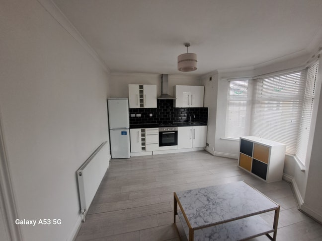 Leytonstone - Nice 2 Bed 1st Floor Flat + Office  Main Photo