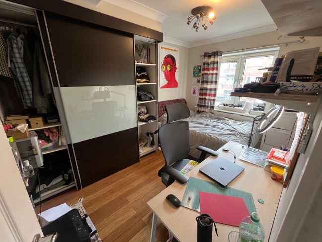 Room in 2 bed flat in bethnal green Main Photo