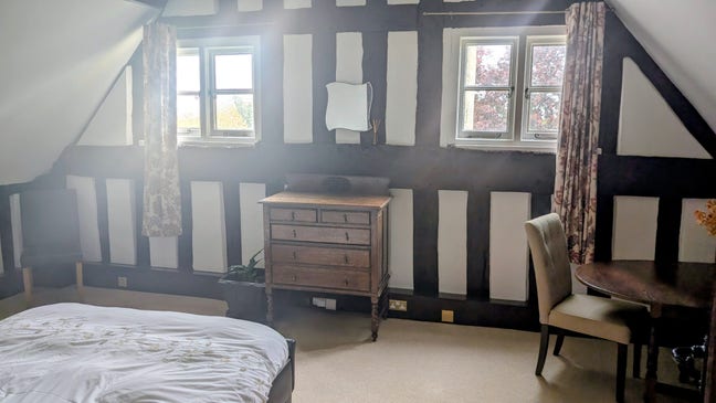 Large double room in an idyllic rural family home Main Photo