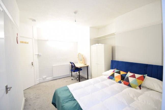 3 Rooms Available in West Acton !  Main Photo