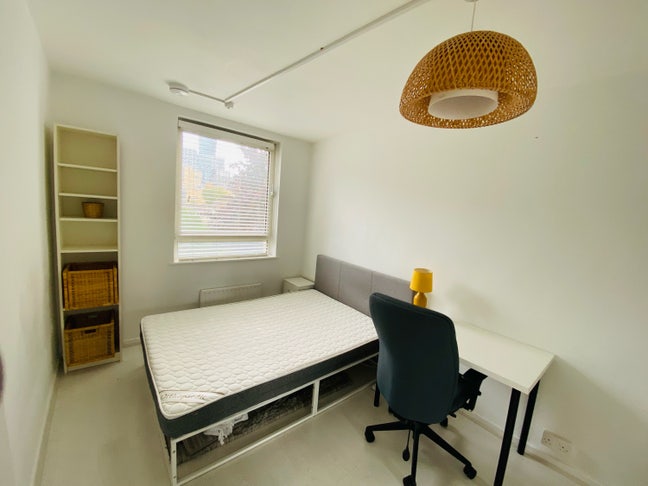 Beautiful Double room in poplar  Main Photo