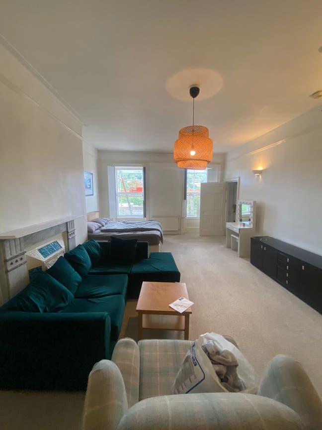 Large Studio on London Road Main Photo
