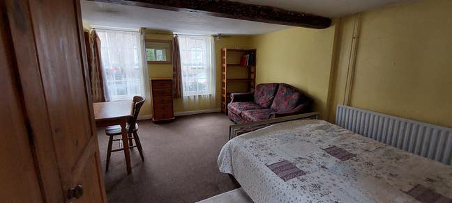 Large downstairs room Main Photo