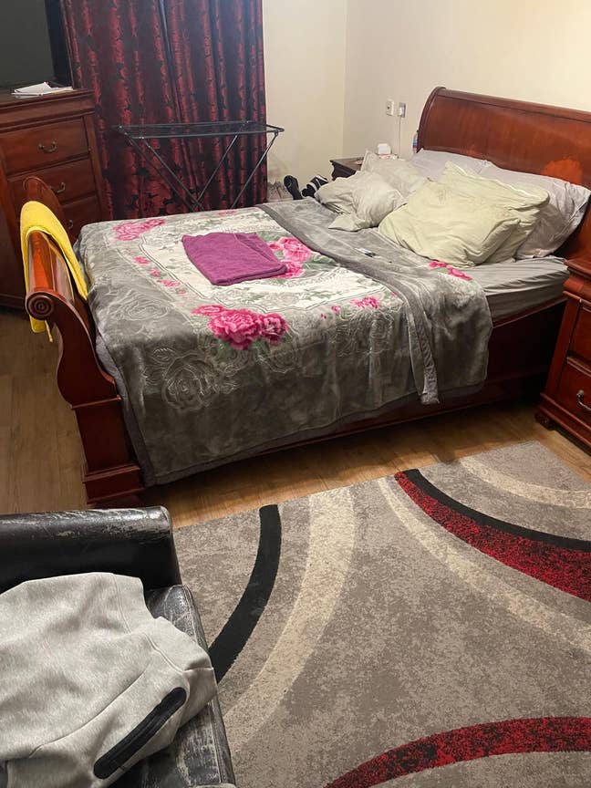 Nice double bed room Main Photo
