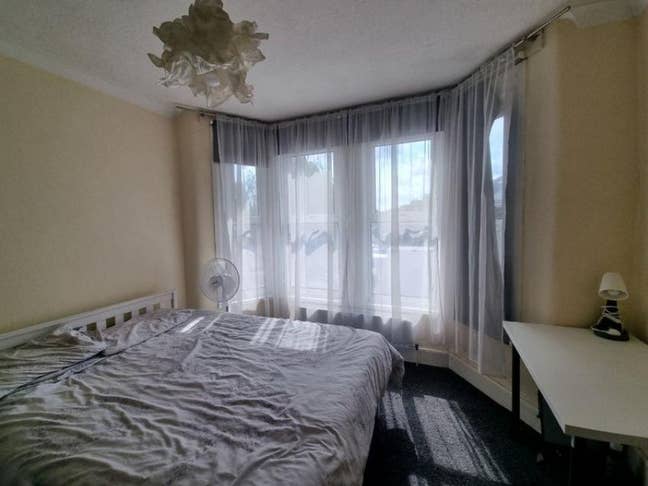 🏡 Bright Double Room in Seven Kings (IG3 9AA) Main Photo