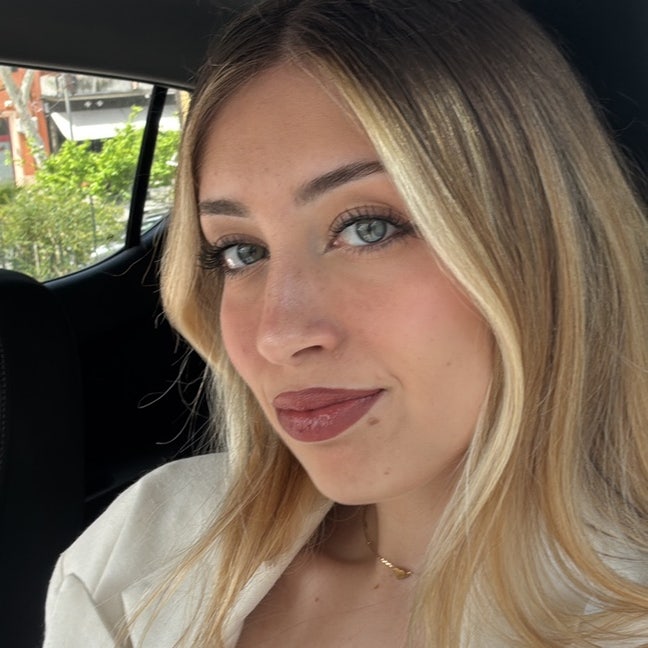 Hi I’m lara i’ll move to London for an in... Main Photo