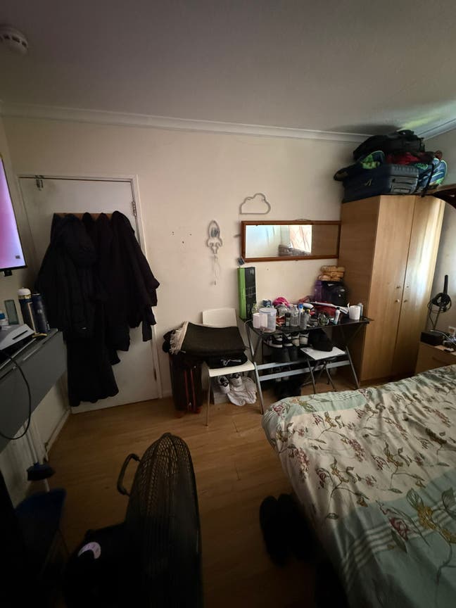  Spacious  &  Cosy  Double  Room    UB5 6HZ Main Photo