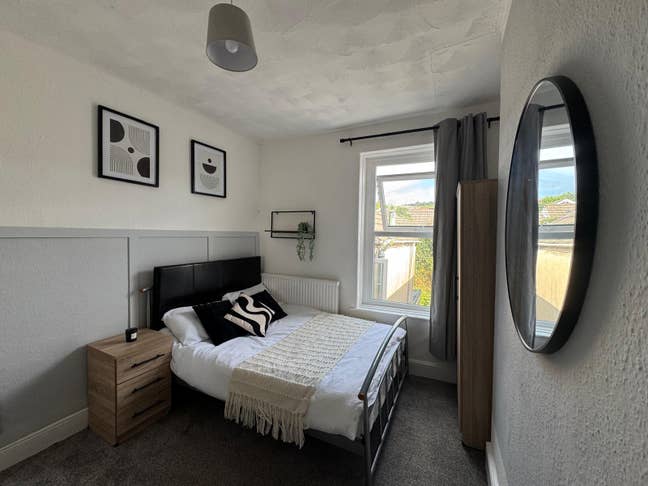 Newly Refurbished Rooms / Low Deposit  Main Photo