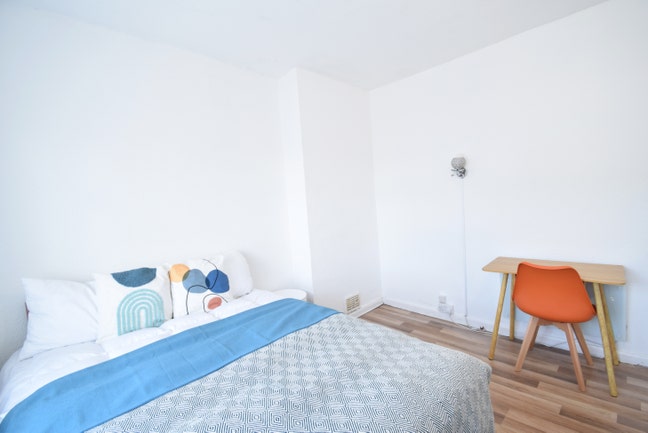 Double room in East Acton  Main Photo