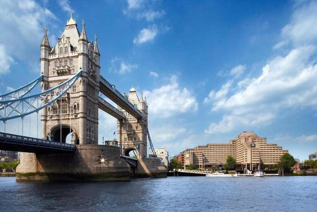 2 Top Double Rooms by the Tower Bridge  Main Photo