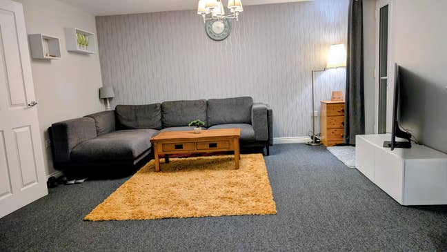 Modern double bedrrom in 2 bedroom apartment Main Photo
