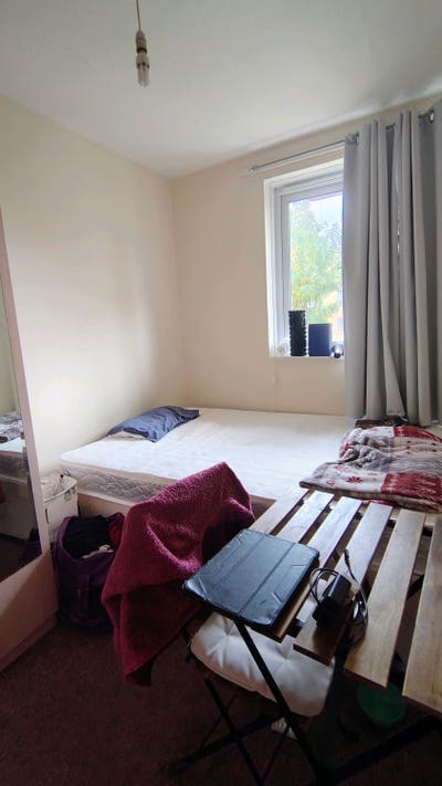 Room in West Kensington  Main Photo