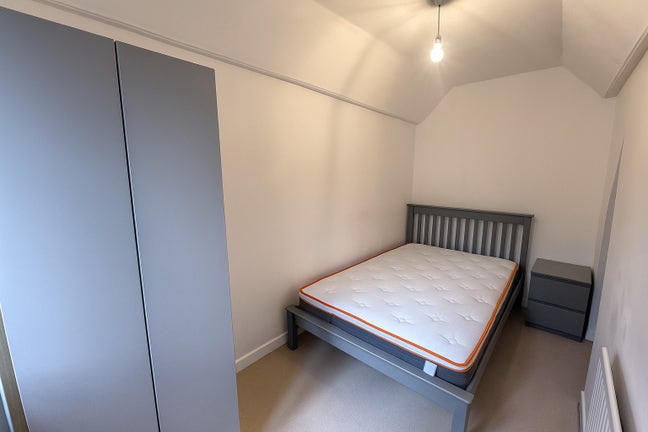 1 great room in Mile end NOW !!!  Main Photo