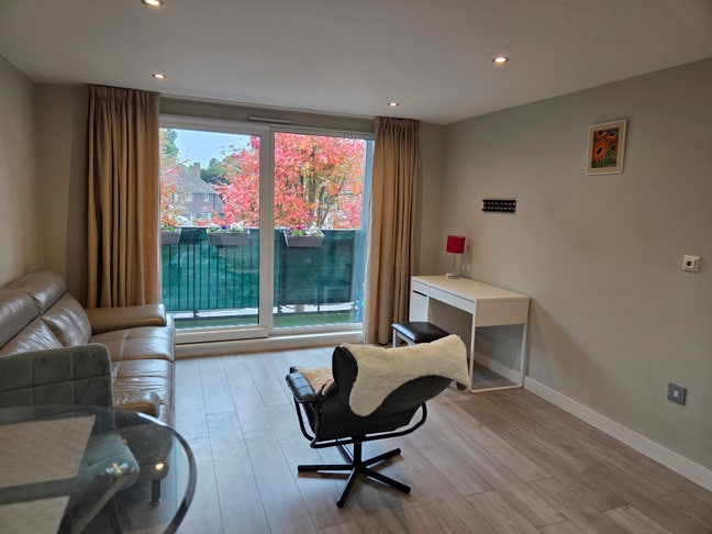 Town centre  flat share with en suite shower room Main Photo