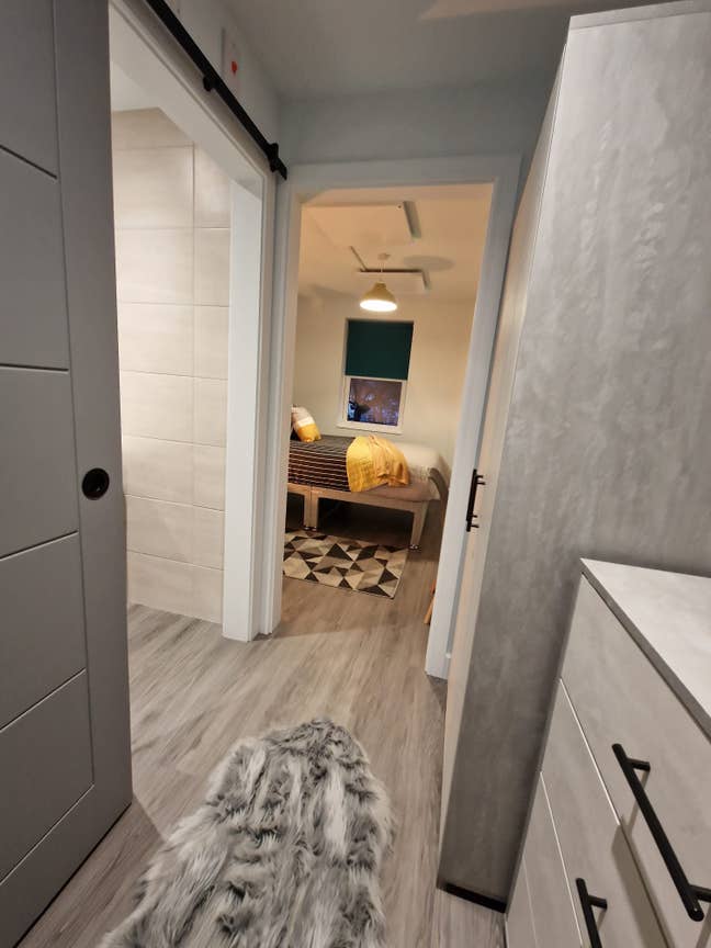 GU1 4Dj  Centrally Located Modern Ensuite  Main Photo
