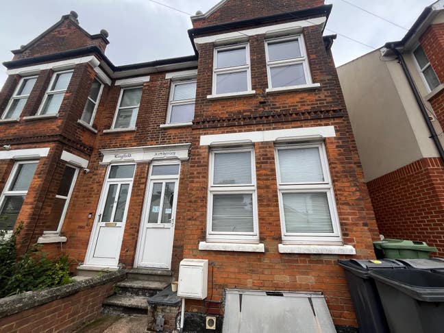 ROOM TO RENT - 51 Hayle Road Maidstone  Main Photo