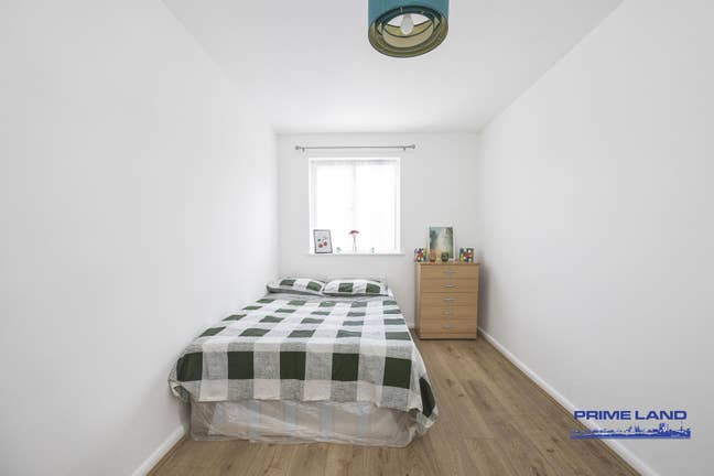 LAST Large Dbl Room in Stepney/Limehouse E14 Main Photo