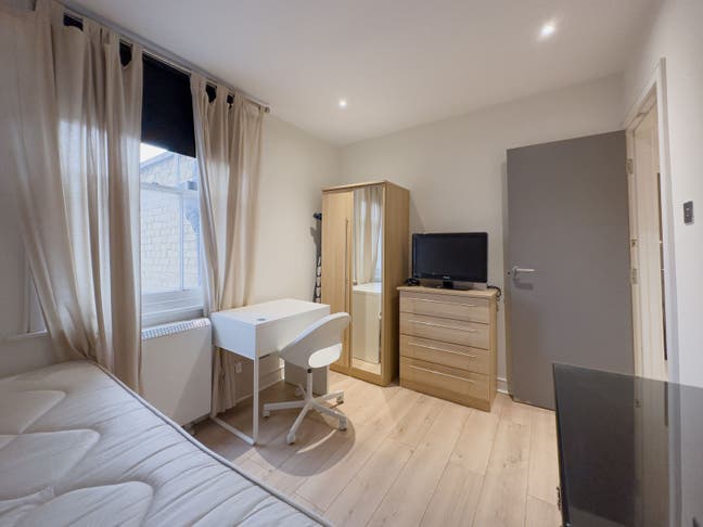 🏡  Double Room Available in Kensington Main Photo
