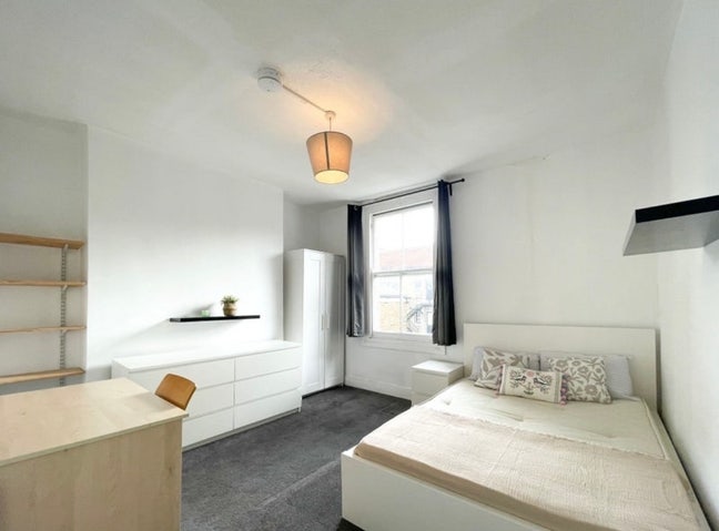 Double Room in Highgate Available in November Main Photo
