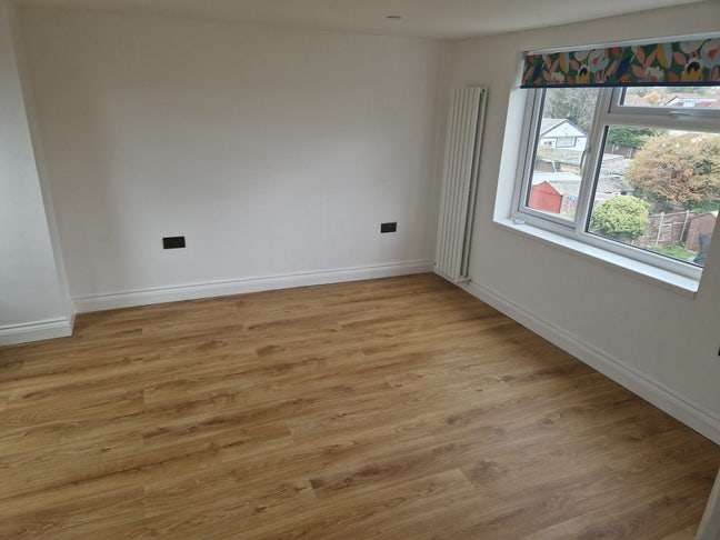 Double Room with En-Suite Available – Female preferred Main Photo