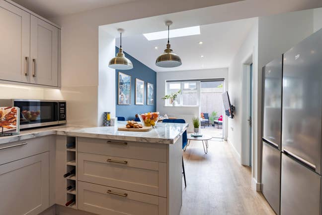 Newly refurbed double room, quiet, ground floor  Main Photo