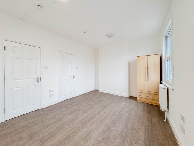 " Inclusive of Utility Bills and Council Tax” Room Main Photo
