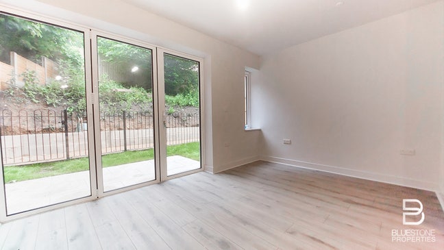 Temple Rd, CR0 - 2 Bed Garden Flat. Close to Stati Main Photo