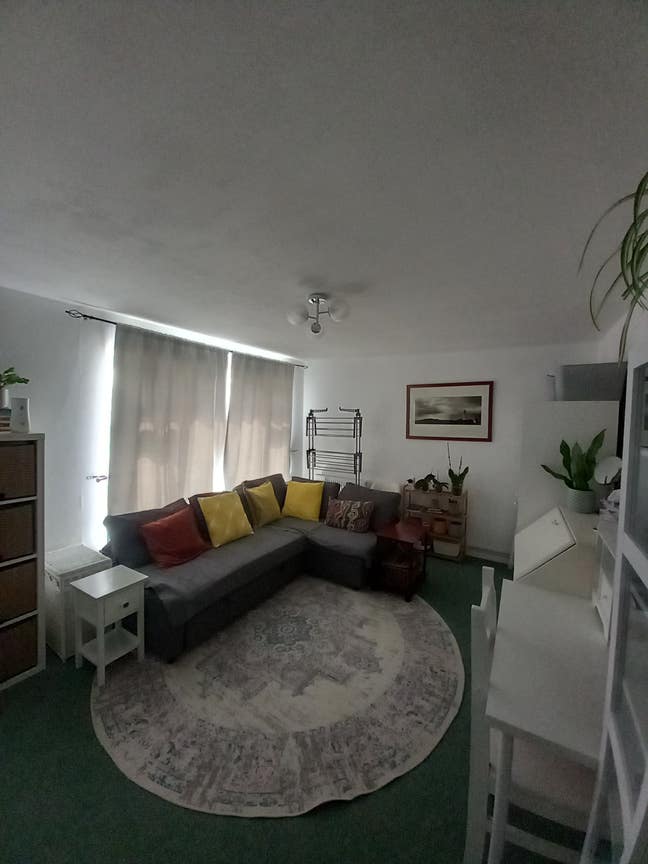 Spacious & Bright Double Room Main Photo