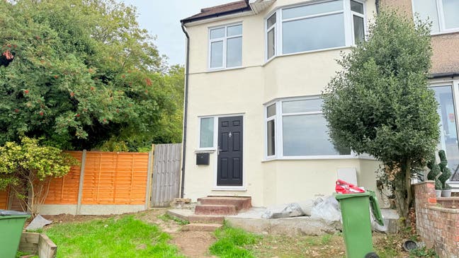 New Unfurnished 3 Bedroom House in Abbeywood SE2 Main Photo