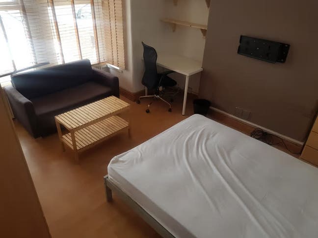 Spacious Ground Floor Double Room | IG1 |  Main Photo