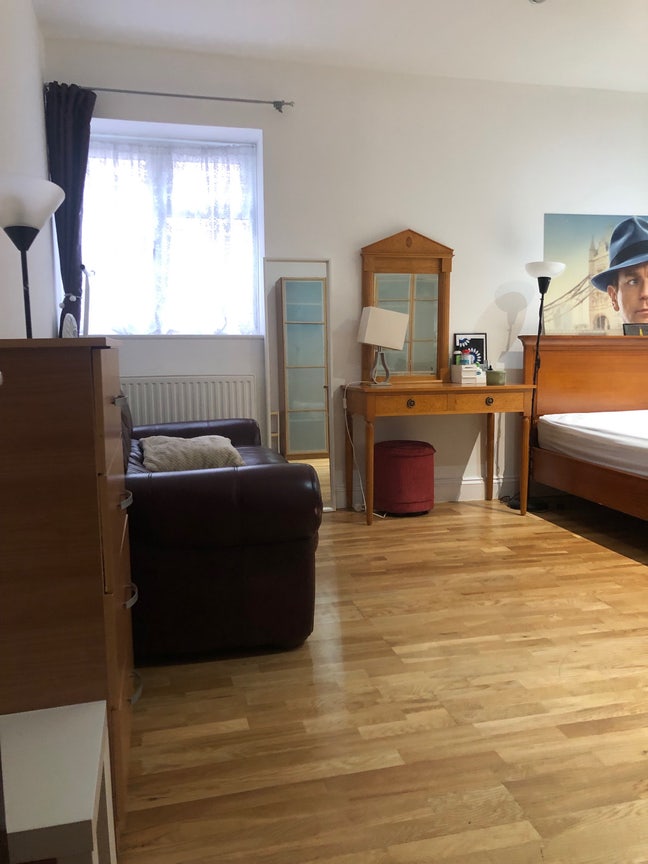 *Very Large Studio in Willesden Green  Main Photo