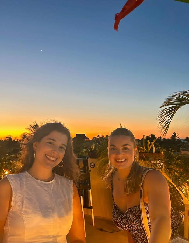 Two Professional Girls Looking for 2 Rooms Main Photo