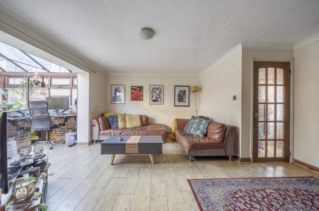 🏡 Stylish 4-Bed Flat in Canada Water – NOW Main Photo