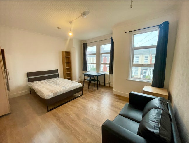 Extra Large Room. Bruce Grove N17 Main Photo