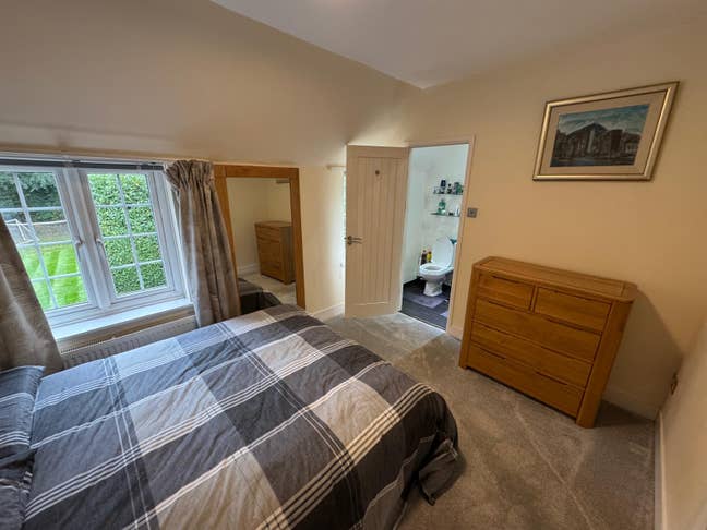 Double en-suite room in lovely surroundings Main Photo