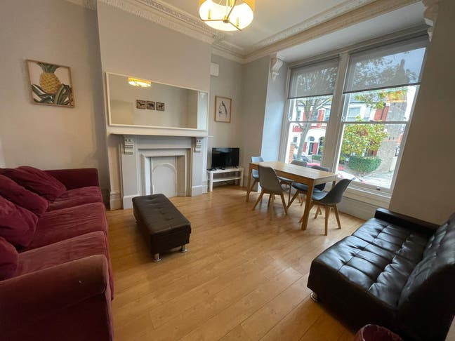 Two Double Bedrooms in a Hosue Share  Main Photo