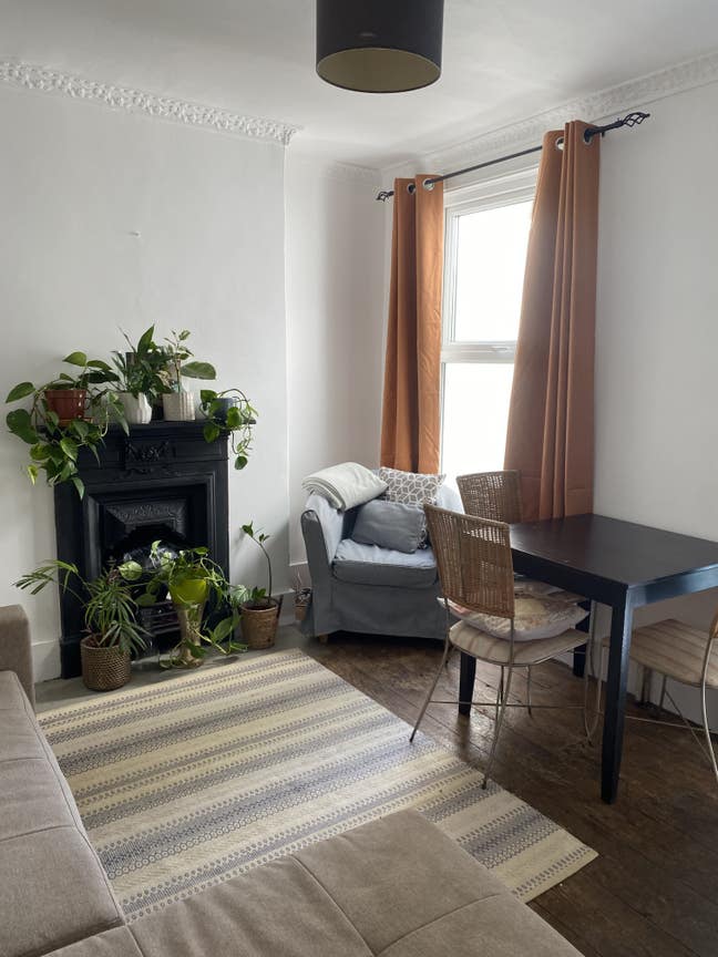 Small Double in Clean & Friendly House Share Main Photo