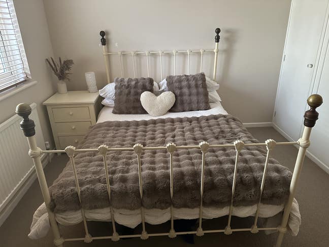 Double room to rent - available now Main Photo