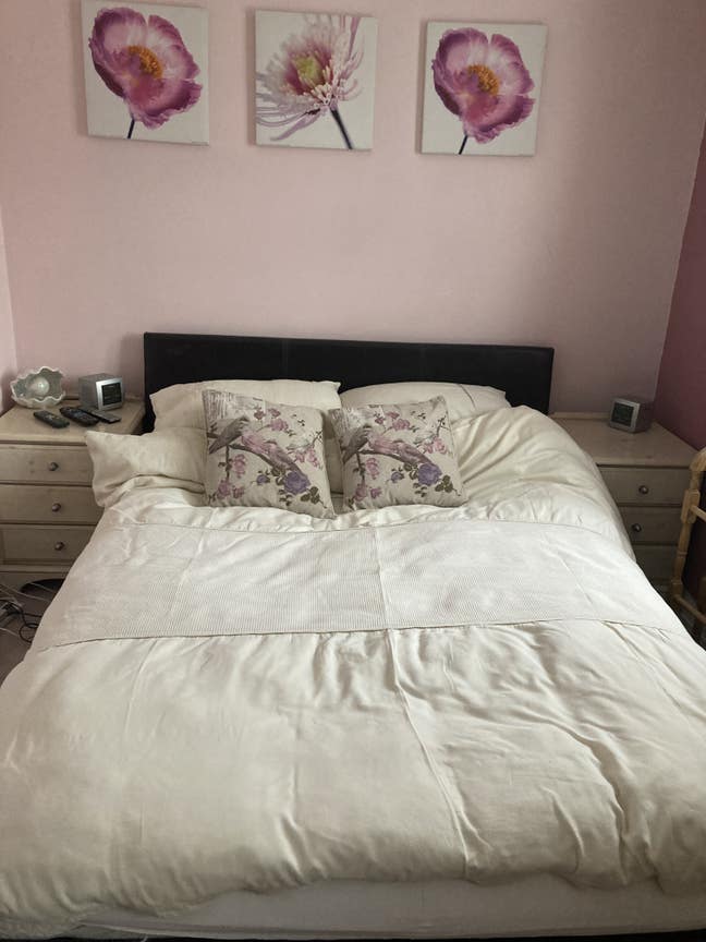 Light airy double bedroom  Main Photo