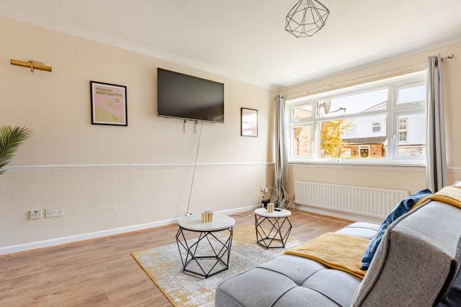 🏡 Gorgeous 3 Bed House in Abbeywood Main Photo